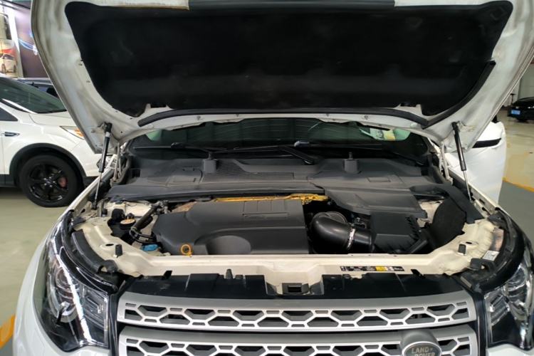 Used Land Rover Discovery Sport 2019 240 PS HSE Version China VI Standard Engine Bay