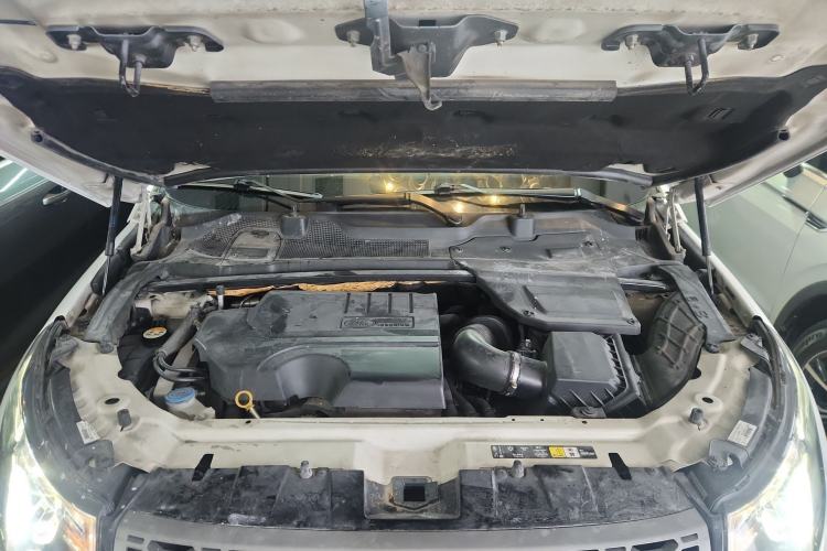 Used Land Rover Discovery Sport 2019 240 PS PURE Edition China VI Standard Engine Bay