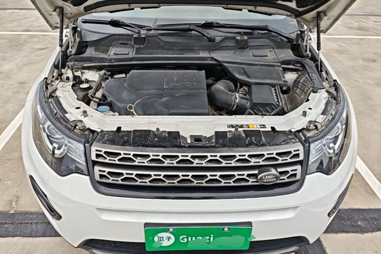 Used Land Rover Discovery Sport 2019 240 PS SE Version China VI Standard Engine Bay