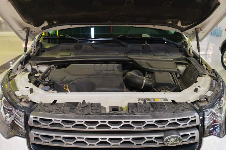 Used Land Rover Discovery Sport 2019 240 PS SE Version China V Standard Engine Bay