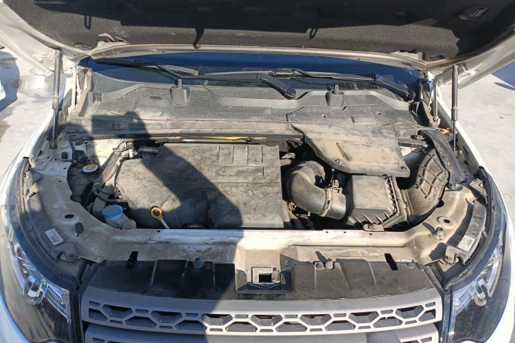 Used Land Rover Discovery Sport 2019 240 PS PURE Edition China VI Standard Engine Bay