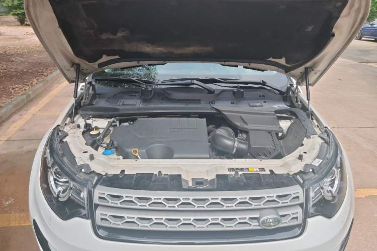 Used Land Rover Discovery Sport 2019 240 PS PURE Edition China VI Standard Engine Bay