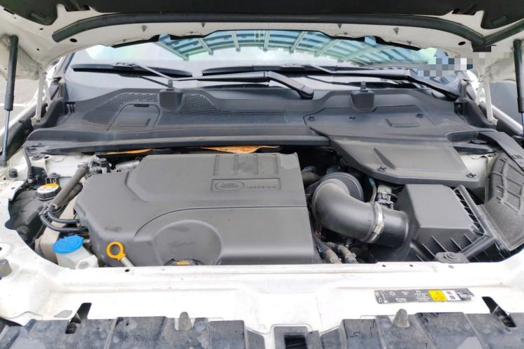 Used Land Rover Discovery Sport 2019 240 PS SE Version China VI Standard Engine Bay