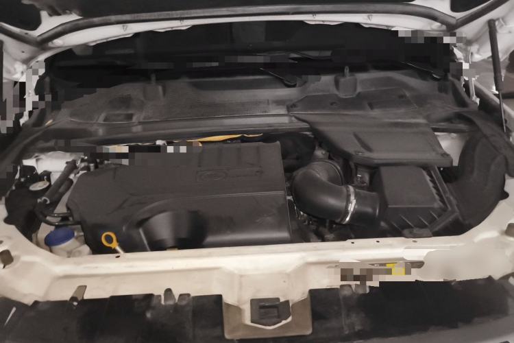 Used Land Rover Discovery Sport 2019 240 PS SE Version China VI Standard Engine Bay