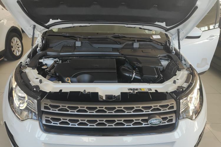 Used Land Rover Discovery Sport 2019 240 PS SE Version China VI Standard Engine Bay