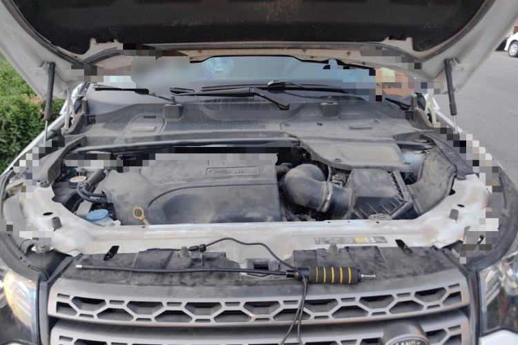 Used Land Rover Discovery Sport 2019 240 PS SE Version China VI Standard Engine Bay