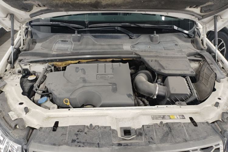 Used Land Rover Discovery Sport 2019 240 PS SE Version China VI Standard Engine Bay