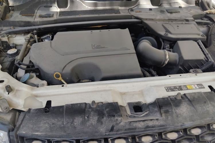 Used Land Rover Discovery Sport 2019 240 PS SE Version China VI Standard Engine Bay