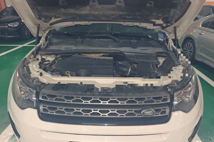 Used Land Rover Discovery Sport 2019 240 PS SE Version China VI Standard Engine Bay