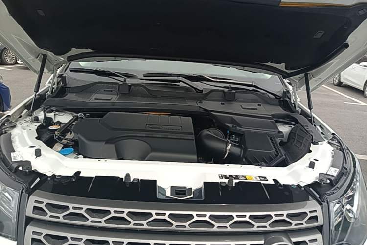 Used Land Rover Discovery Sport 2019 240 PS SE Version China V Standard Engine Bay
