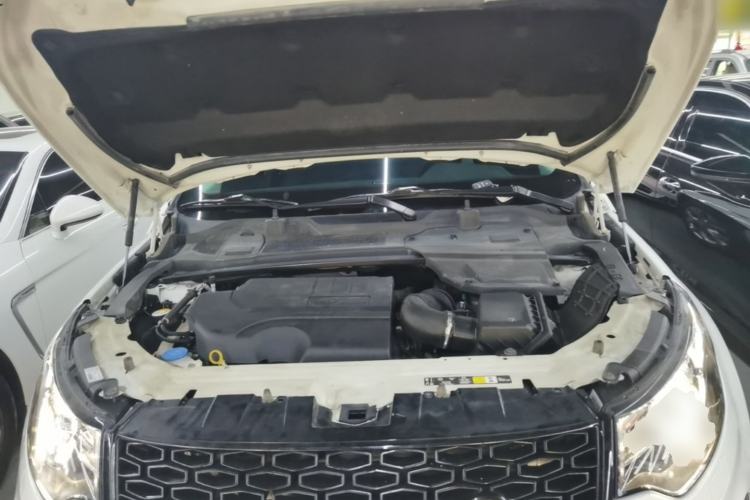 Used Land Rover Discovery Sport 2019 240 PS HSE Version China VI Standard Engine Bay