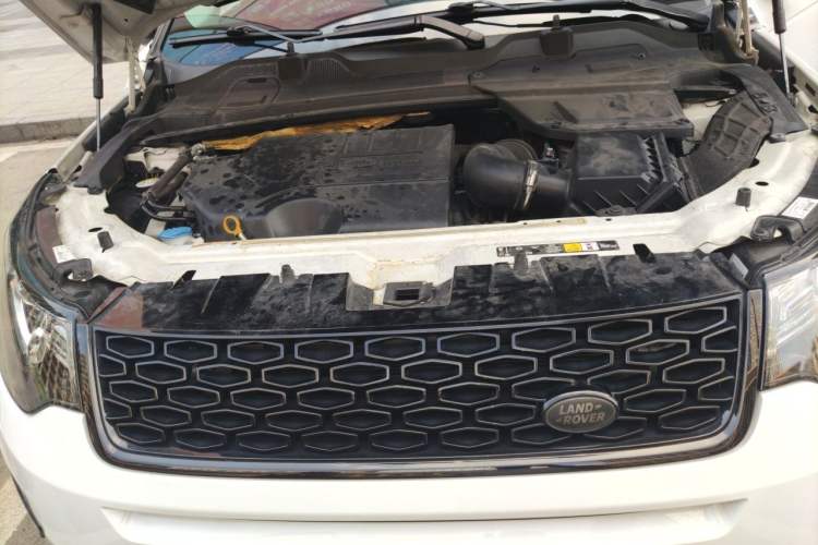 Used Land Rover Discovery Sport 2019 240 PS SE Dynamic Version China V Standard Engine Bay