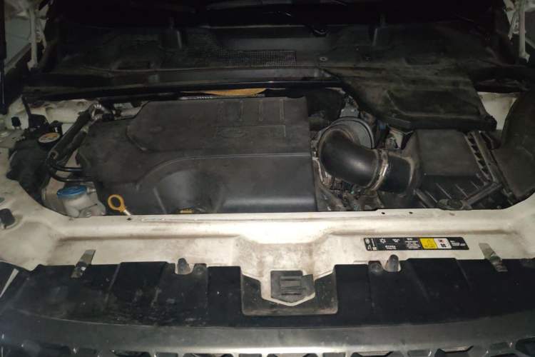 Used Land Rover Discovery Sport 2019 240 PS SE Version China V Standard Engine Bay