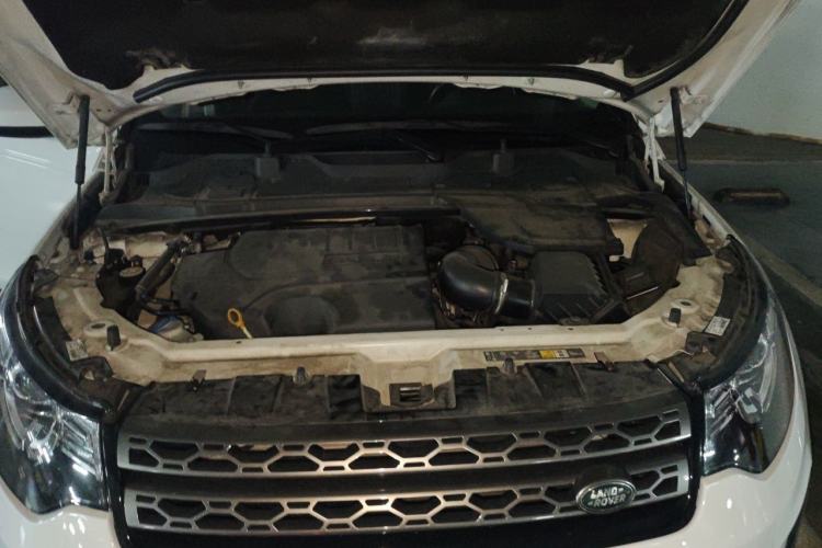 Used Land Rover Discovery Sport 2019 240 PS PURE Edition China VI Standard Engine Bay
