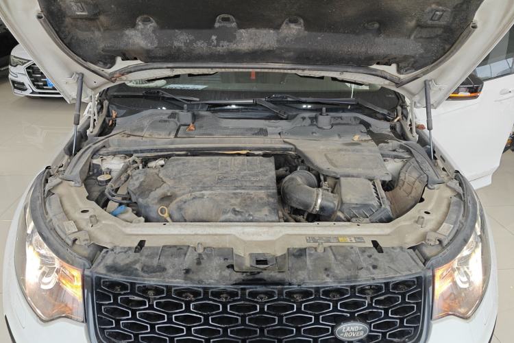 Used Land Rover Discovery Sport 2019 240 PS SE Dynamic Version China VI Standard Engine Bay