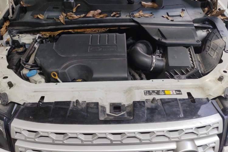 Used Land Rover Discovery Sport 2019 240 PS HSE Version China VI Standard Engine Bay