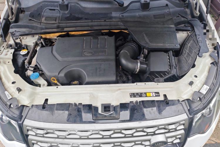 Used Land Rover Discovery Sport 2019 240 PS SE Version China VI Standard Engine Bay