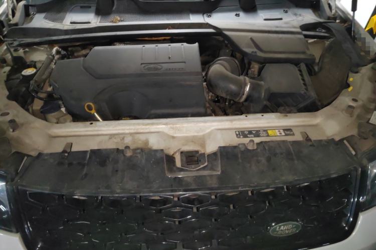 Used Land Rover Discovery Sport 2019 240 PS SE Version China V Standard Engine Bay