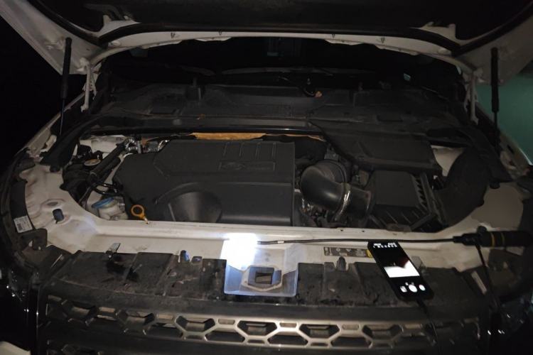 Used Land Rover Discovery Sport 2019 240 PS SE Version China VI Standard Engine Bay