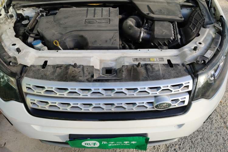 Used Land Rover Discovery Sport 2019 240 PS HSE Version China VI Standard Engine Bay