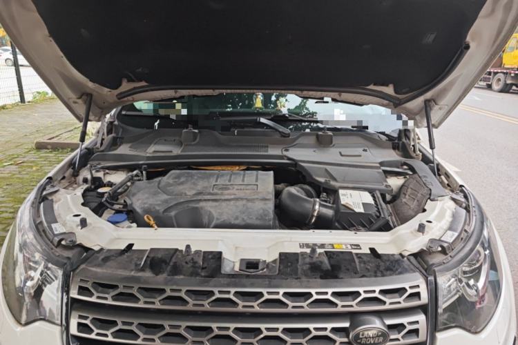 Used Land Rover Discovery Sport 2019 240 PS SE Version China V Standard Engine Bay
