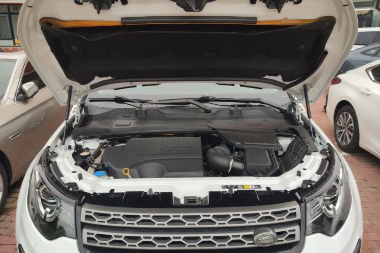 Used Land Rover Discovery Sport 2019 240 PS SE Version China VI Standard Engine Bay