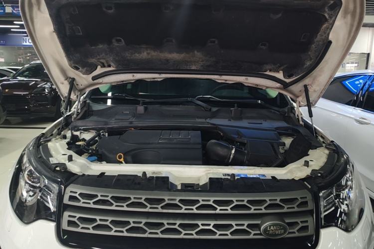 Used Land Rover Discovery Sport 2019 240 PS PURE Edition China V Standard Engine Bay