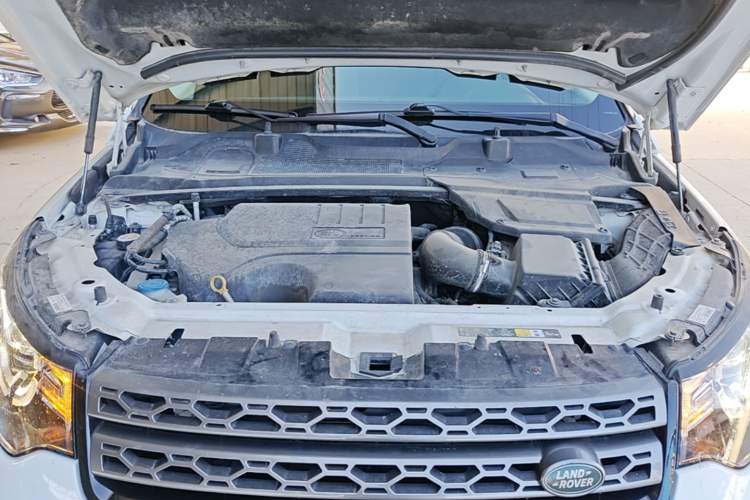 Used Land Rover Discovery Sport 2019 240 PS SE Version China V Standard Engine Bay