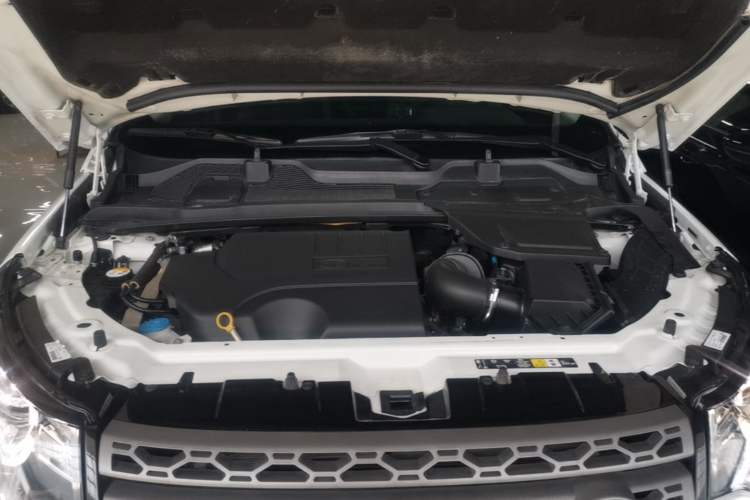 Used Land Rover Discovery Sport 2019 200PS PURE Edition China V Standard Engine Bay