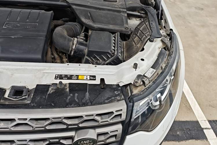 Used Land Rover Discovery Sport 2019 240 PS SE Version China VI Standard Engine Bay Left