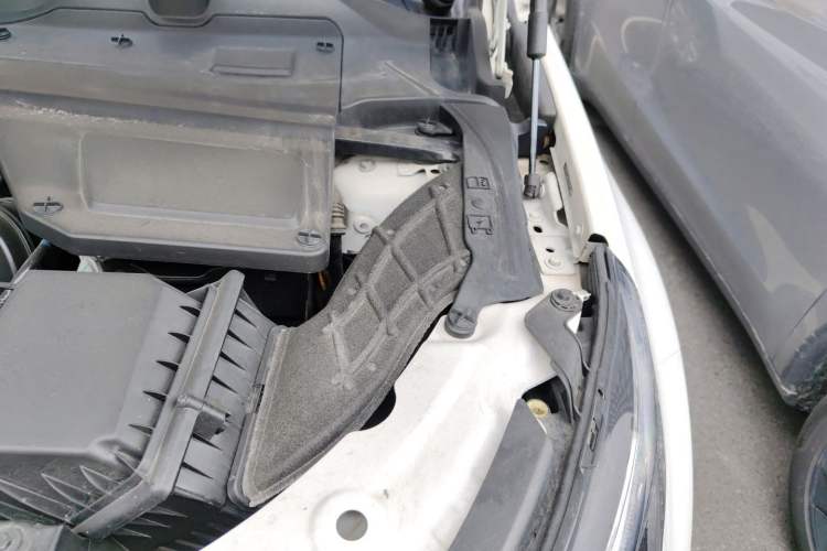 Used Land Rover Discovery Sport 2019 240 PS SE Version China VI Standard Engine Bay Left