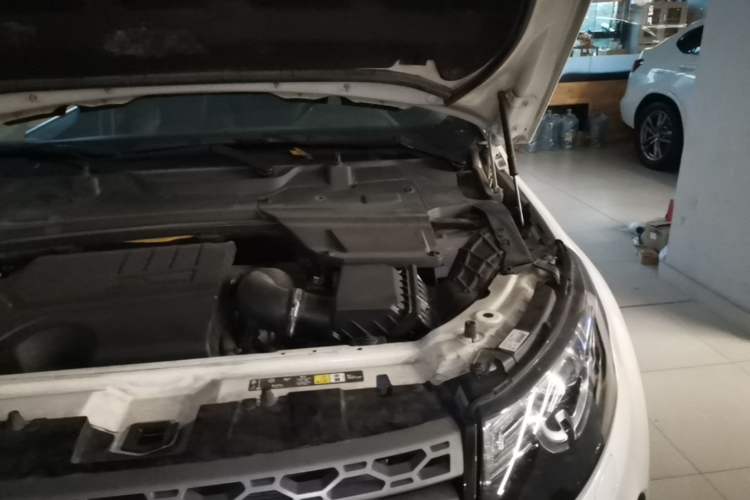 Used Land Rover Discovery Sport 2019 240 PS PURE Edition China VI Standard Engine Bay Left