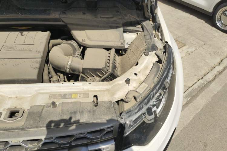 Used Land Rover Discovery Sport 2019 240 PS SE Version China VI Standard Engine Bay Left