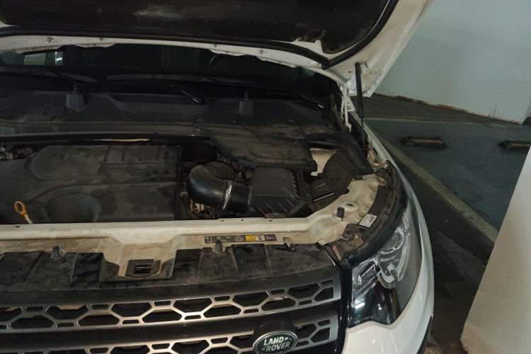 Used Land Rover Discovery Sport 2019 240 PS PURE Edition China VI Standard Engine Bay Left