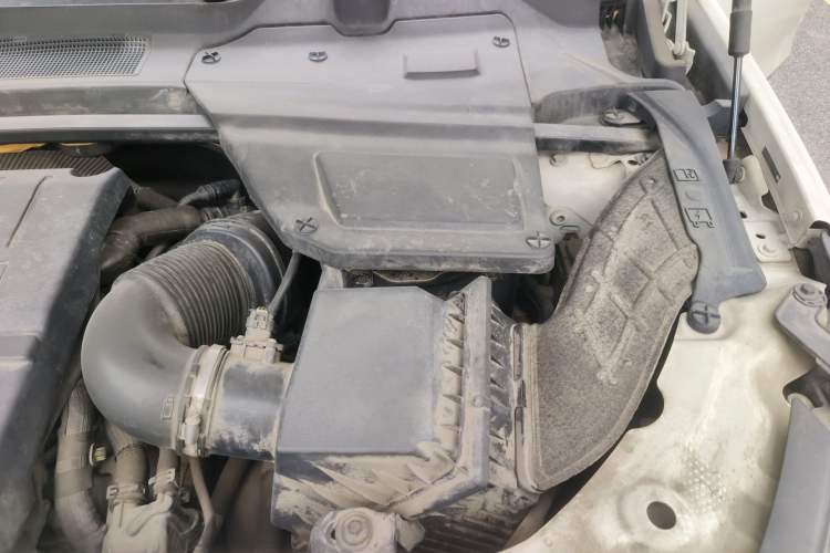 Used Land Rover Discovery Sport 2019 240 PS PURE Edition China VI Standard Engine Bay Left