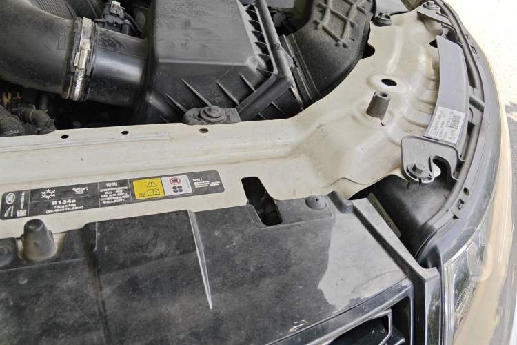 Used Land Rover Discovery Sport 2019 240 PS HSE LUXURY Edition China V Standard Engine Bay Left