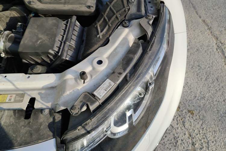 Used Land Rover Discovery Sport 2019 240 PS HSE Version China VI Standard Engine Bay Left