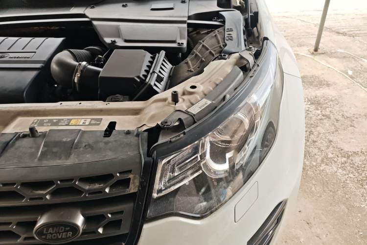Used Land Rover Discovery Sport 2019 240 PS SE Version China V Standard Engine Bay Left