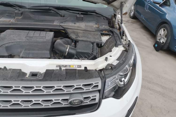 Used Land Rover Discovery Sport 2019 240 PS PURE Edition China VI Standard Engine Bay Left
