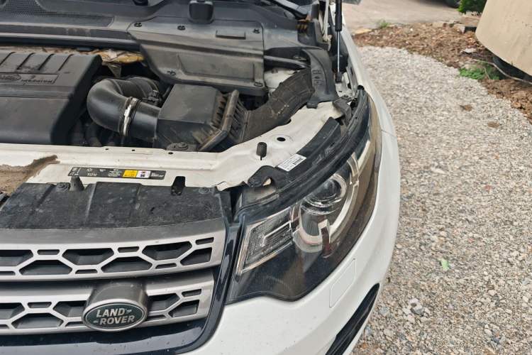 Used Land Rover Discovery Sport 2019 240 PS SE Version China VI Standard Engine Bay Left
