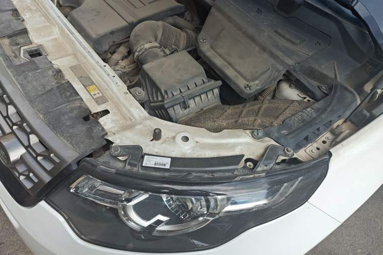 Used Land Rover Discovery Sport 2019 240 PS SE Version China VI Standard Engine Bay Left