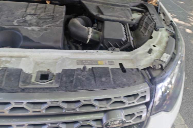 Used Land Rover Discovery Sport 2019 240 PS SE Version China VI Standard Engine Bay Left