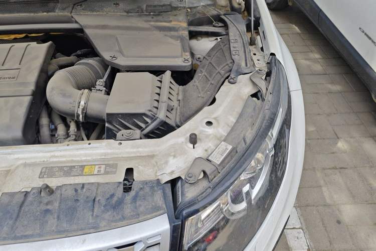 Used Land Rover Discovery Sport 2019 240 PS HSE Version China VI Standard Engine Bay Left