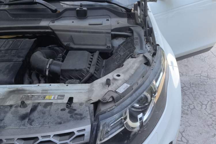 Used Land Rover Discovery Sport 2019 240 PS SE Version China VI Standard Engine Bay Left