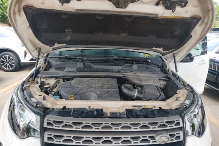 Used Land Rover Discovery Sport 2019 240 PS PURE Edition China VI Standard Engine Bay