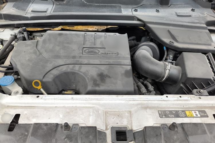 Used Land Rover Discovery Sport 2019 240 PS PURE Edition China VI Standard Engine Bay
