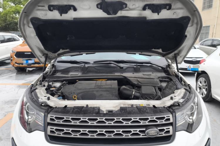 Used Land Rover Discovery Sport 2019 240 PS SE Version China V Standard Engine Bay