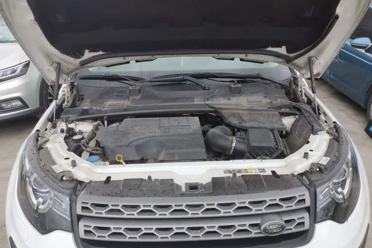 Used Land Rover Discovery Sport 2019 240 PS PURE Edition China VI Standard Engine Bay
