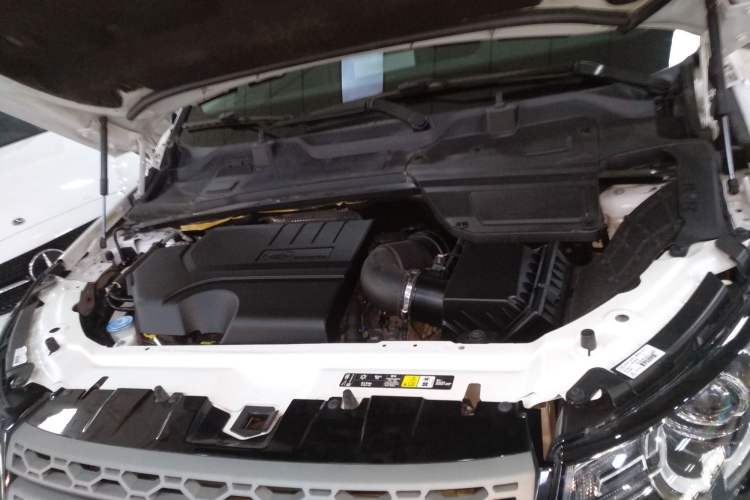 Used Land Rover Discovery Sport 2019 200PS PURE Edition China VI Standard Engine Bay