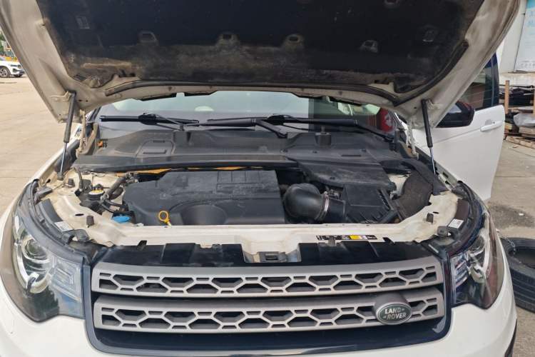 Used Land Rover Discovery Sport 2019 240 PS PURE Edition China V Standard Engine Bay